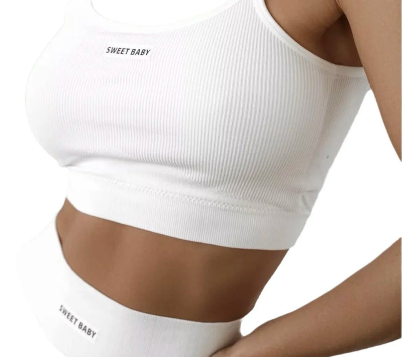 Conjunto de roupa feminina confortável ideal para academia.