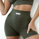 Conjunto de roupa feminina confortável ideal para academia.